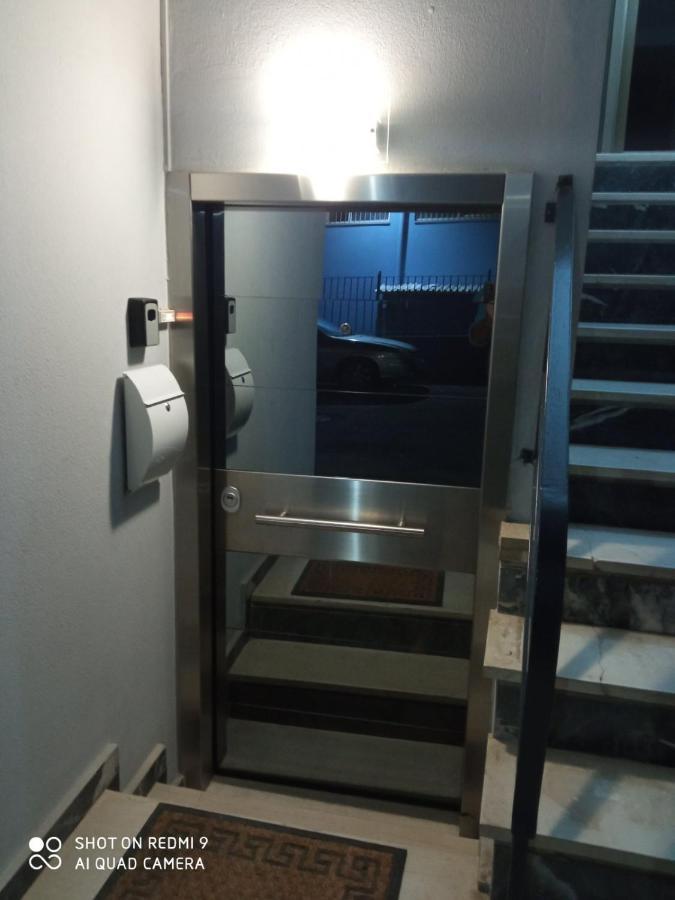 Patras' Hitech Apartment Экстерьер фото