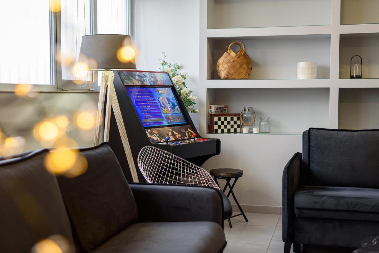 Patras' Hitech Apartment Экстерьер фото
