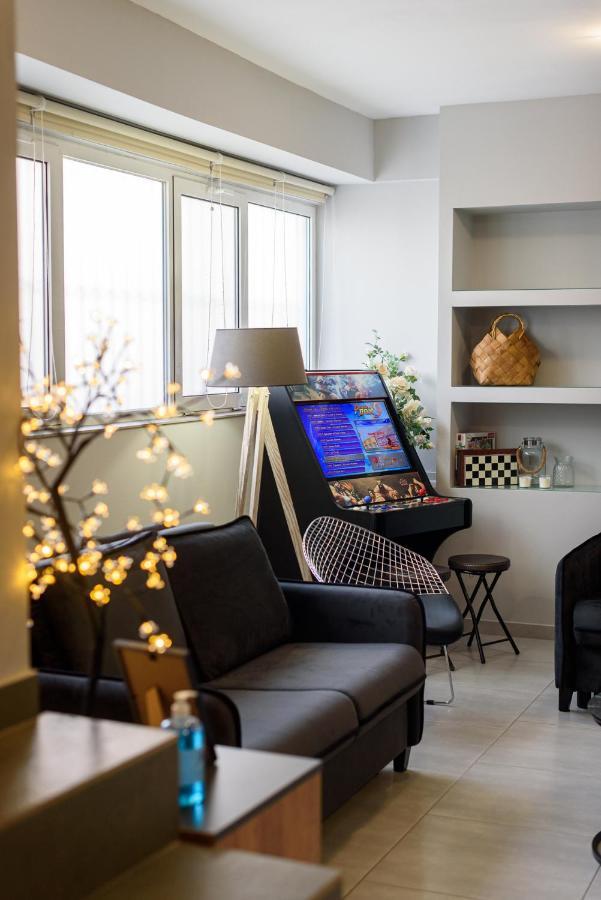 Patras' Hitech Apartment Экстерьер фото