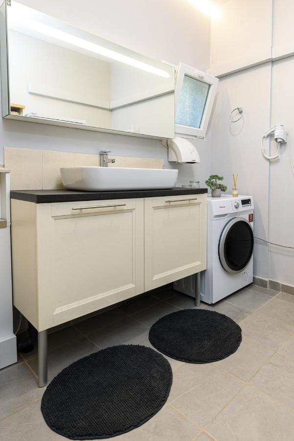 Patras' Hitech Apartment Экстерьер фото