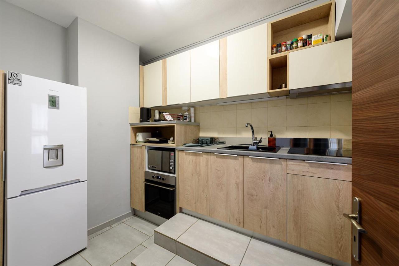 Patras' Hitech Apartment Экстерьер фото