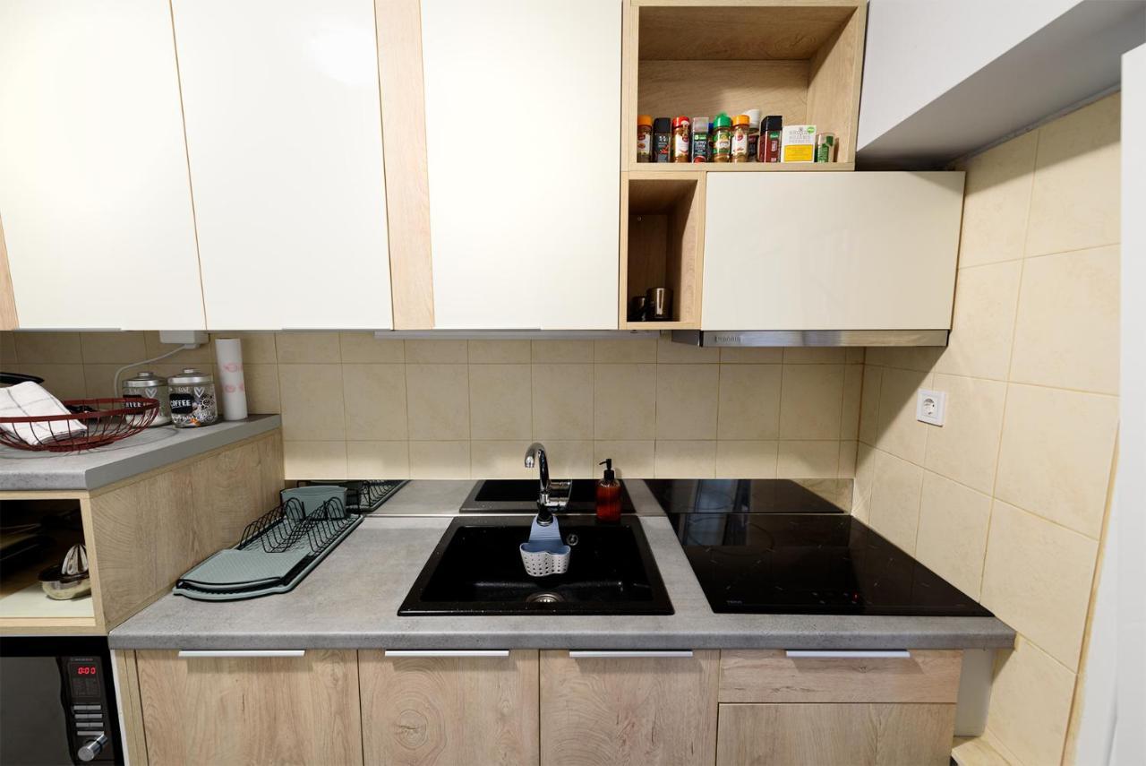 Patras' Hitech Apartment Экстерьер фото